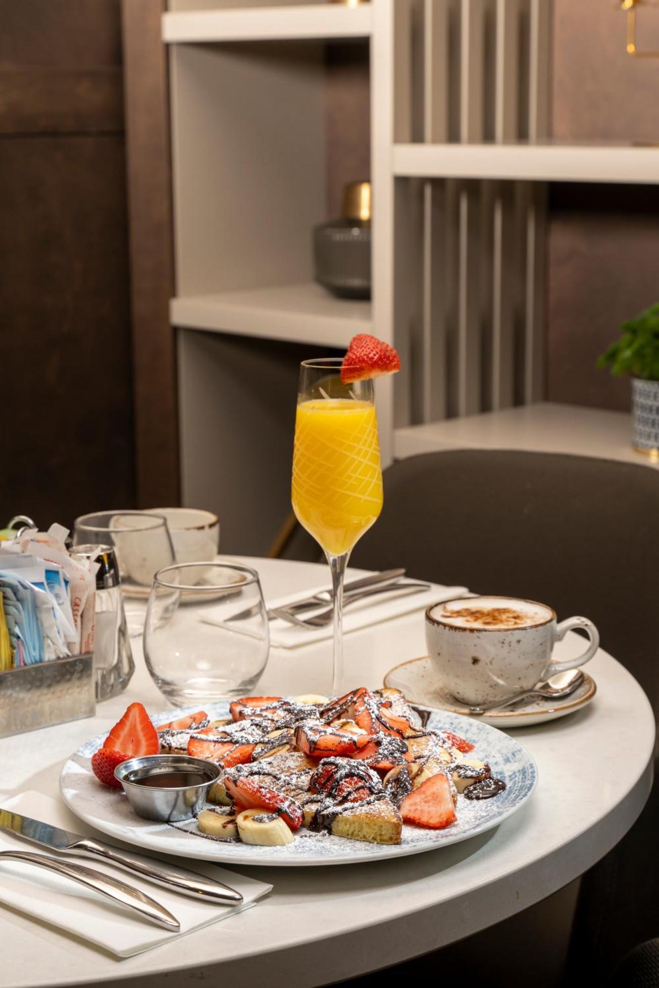 Готель Doubletree By Hilton Montreal Airport Дорваль Екстер'єр фото
